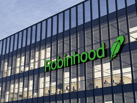 Robinhood eyes crypto futures in US and EU.